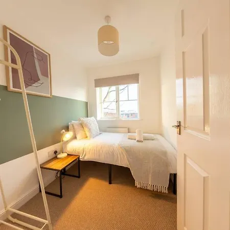 Special Offer! Harton House - Perfect For Contractors & Groups - Long Welcome - Driveway Parking, Fast Wifi, Smarttv With Netflix By Yoko Tatil Evi