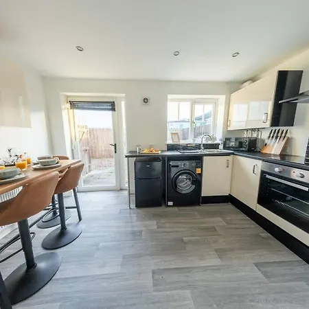 Special Offer! Harton House - Perfect For Contractors & Groups - Long Welcome - Driveway Parking, Fast Wifi, Smarttv With Netflix By Yoko بيت للعطل ريدكار